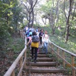 ３００段ほどの階段にはみんなへとへとです。