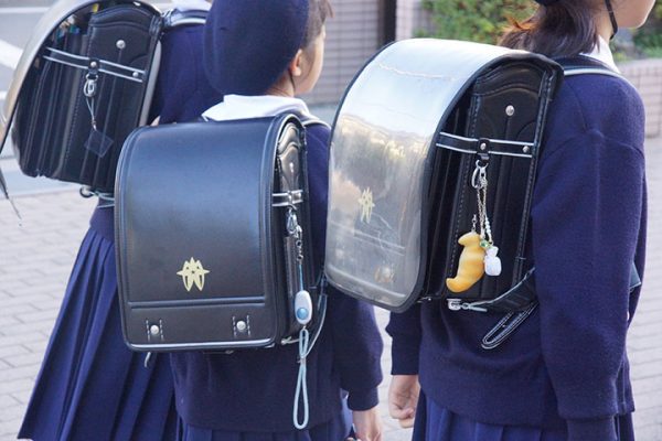 私立 小学校 紺ベレー帽 黒ランドセル