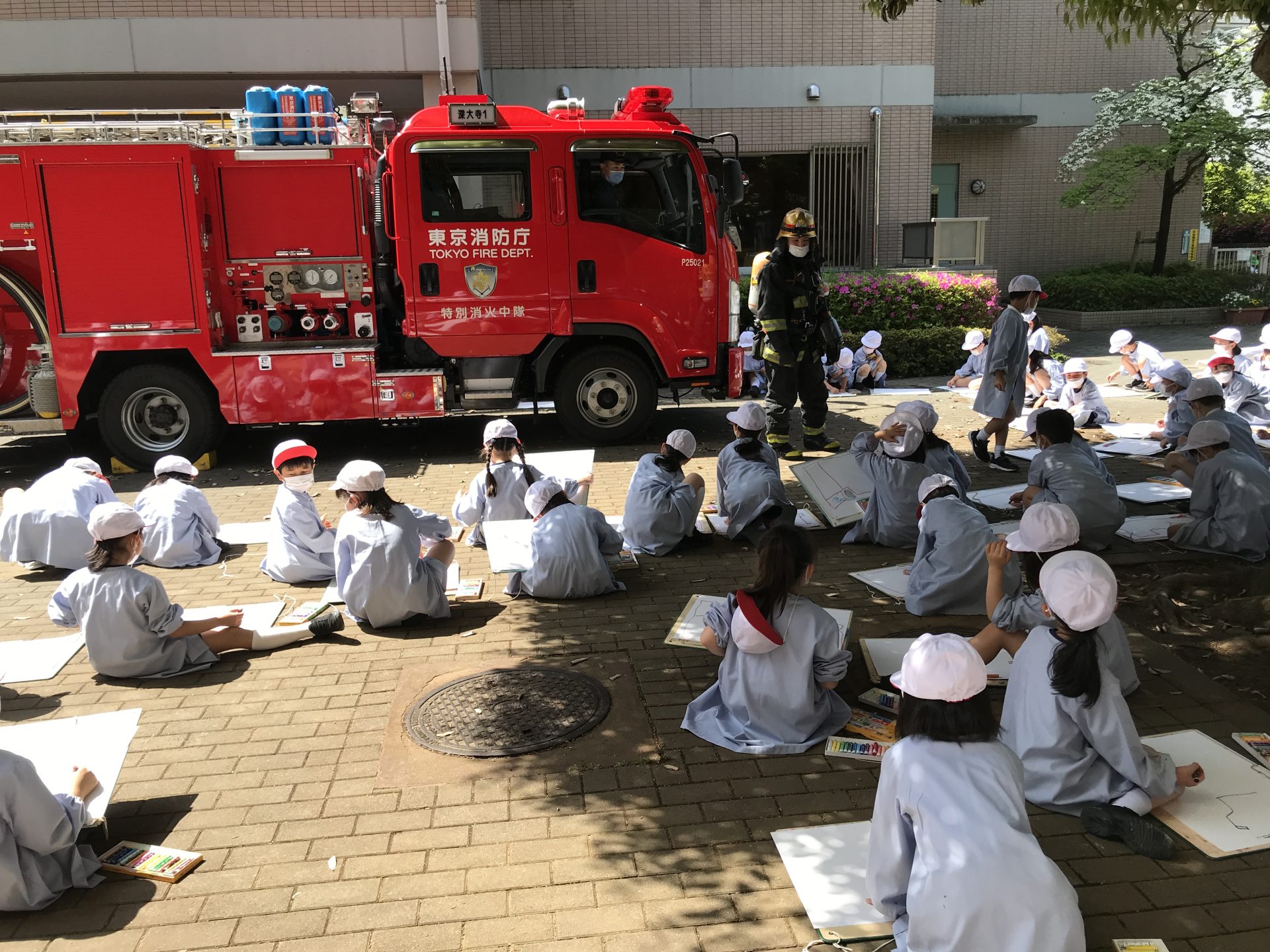 消防車写生会 晃華学園小学校
